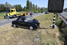 Klassieke auto betrokken bij ongeluk A200