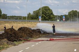 Snelweg A200 bij Halfweg afgesloten na felle bermbrand