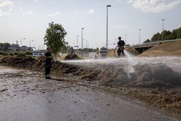 Snelweg A200 bij Halfweg afgesloten na felle bermbrand