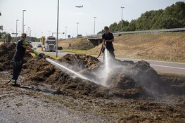 Snelweg A200 bij Halfweg afgesloten na felle bermbrand