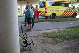Wielrenster gewond na harde botsing met toeristen