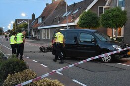 Frontale aanrijding tussen scooter en auto