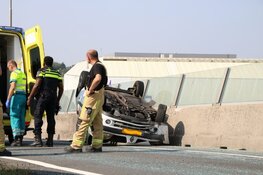 Auto op de kop op N201