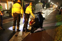 Scooterrijdster met spoed naar ziekenhuis