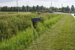 Taxi van de weg na ongeval op de Spoorlaan in Hoofddorp