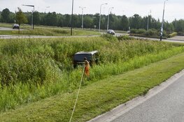Taxi van de weg na ongeval op de Spoorlaan in Hoofddorp