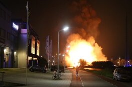 Loods in Halfweg met de grond gelijk gemaakt door grote uitslaande brand