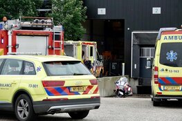 Persoon raakt bedolven onder pallet met natuursteen op Schiphol