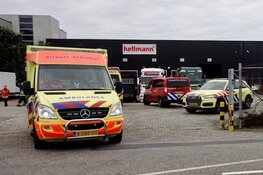 Persoon raakt bedolven onder pallet met natuursteen op Schiphol