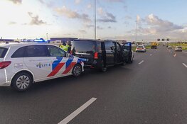 Taxibus klemgereden op de A4
