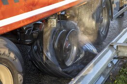 Oplegger van vrachtwagen vat vlam op de A9 bij Zwanenburg