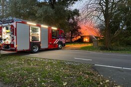 Brand in leegstaande boerderij Nieuw-Vennep