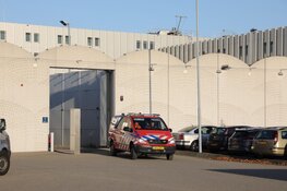 Brand in cel van Justitieel Complex Schiphol: een persoon naar ziekenhuis