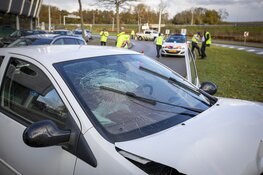 Vrouw gewond na botsing tegen lantaarnpaal op Schiphol