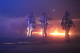 Mogelijk vuurwerk in brandende auto Uithoorn