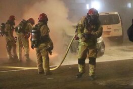 Mogelijk vuurwerk in brandende auto Uithoorn