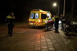 Flinke hoofdwond voor scooterrijder in Halfweg