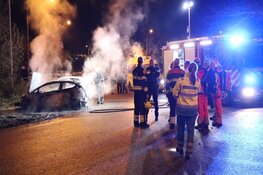 Auto in brand: gewonde gevlucht