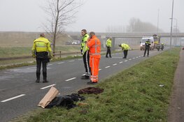 Auto belandt in water Nieuw-Vennep: twee inzittenden naar ziekenhuis
