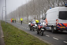 Auto belandt in water Nieuw-Vennep: twee inzittenden naar ziekenhuis