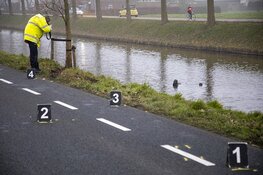 Auto belandt in water Nieuw-Vennep: twee inzittenden naar ziekenhuis