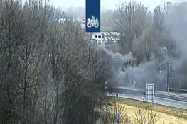 Afrit A9 afgesloten door brandende auto bij Aalsmeer