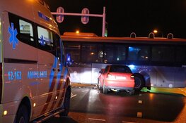 Auto tegen bus gereden in Aalsmeer