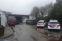 Politie volgt gps en stuit op loods vol gestolen auto's en motorblokken