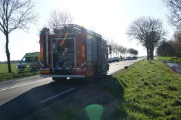 Auto op z&#39;n kop bij ongeval Vijfhuizen: bestuurder overleden