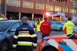 Hulpverleners eren massaal zorgpersoneel bij Spaarne Gasthuis in Hoofddorp