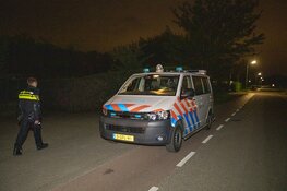 Scooterrijder crasht in tuin en gaat er vandoor in Vijfhuizen