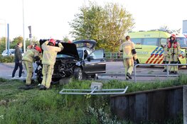 Auto te water na botsing in Aalsmeer