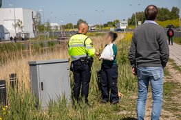 Vrouw die door rood overstak aangereden op de Fokkerweg