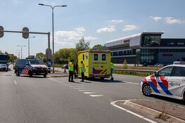 Vrouw die door rood overstak aangereden op de Fokkerweg