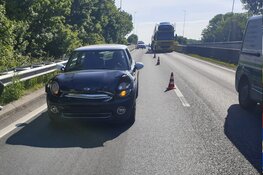 Motorrijder gewond na botsing tegen stilvallende Jaguar A44 bij Abbenes