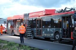 Rook uit bus die eerder vandaag klem kwam te zitten