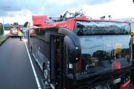 Rook uit bus die eerder vandaag klem kwam te zitten