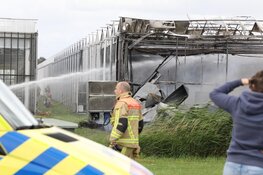 Grote brand bij agrarisch bedrijf in De Kwakel