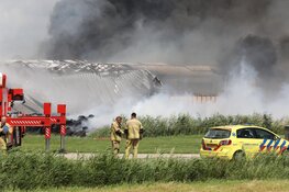 Grote brand bij agrarisch bedrijf in De Kwakel