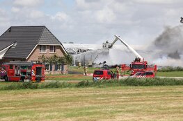Grote brand bij agrarisch bedrijf in De Kwakel