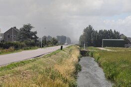 Grote brand bij agrarisch bedrijf in De Kwakel