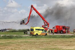 Grote brand bij agrarisch bedrijf in De Kwakel