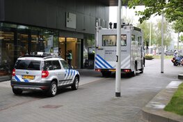 Vijf mensen onwel na openen koffer bij douane Schiphol