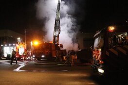 Veel vlammen bij brand in bedrijfsverzamelgebouw Aalsmeer
