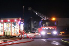 Veel vlammen bij brand in bedrijfsverzamelgebouw Aalsmeer