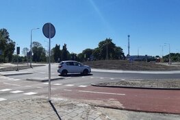 Rotonde Zwarteweg in Aalsmeer weer open voor verkeer