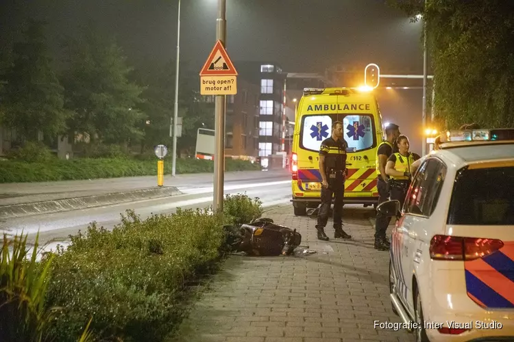 Scooterrijder gewond bij ongeval Oranje Nassaustraat Halfweg