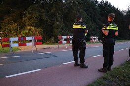 Hollandsche Dijk afgesloten vanwege sinkhole in weg