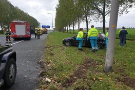 Auto crasht op A44 bij Nieuw Vennep