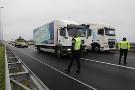 Veel vertraging door onwel geworden vrachtwagen op de A9 bij Spaarndam